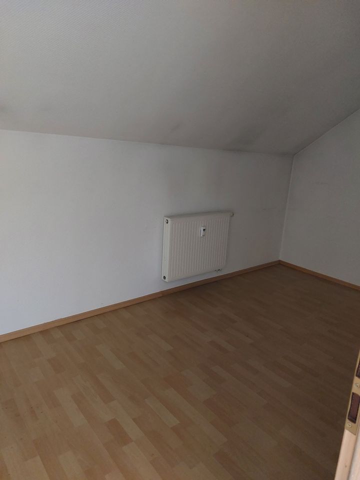3-Raum Wohnung im Dachgeschoss mit Balkon und Einbauküche in Sangerhausen