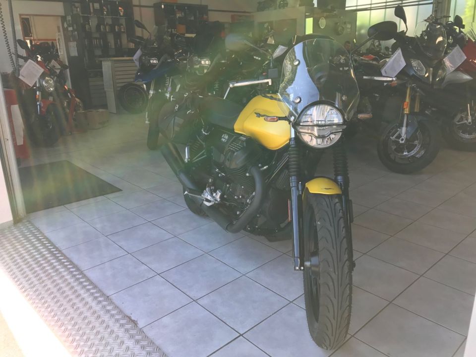 Moto Guzzi V7 850 Stone, ABS, Extras, Garantie in Solingen