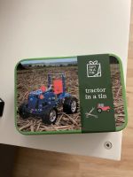 Spielzeug Traktor zum zusammenbauen ("Tractor in a tin") Sachsen-Anhalt - Niederndodeleben Vorschau