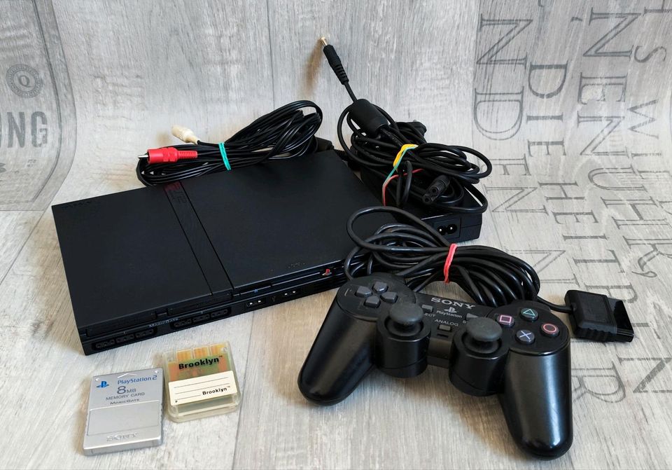Playstation 2 Slim / Controller / 2x Memory Card in Halle