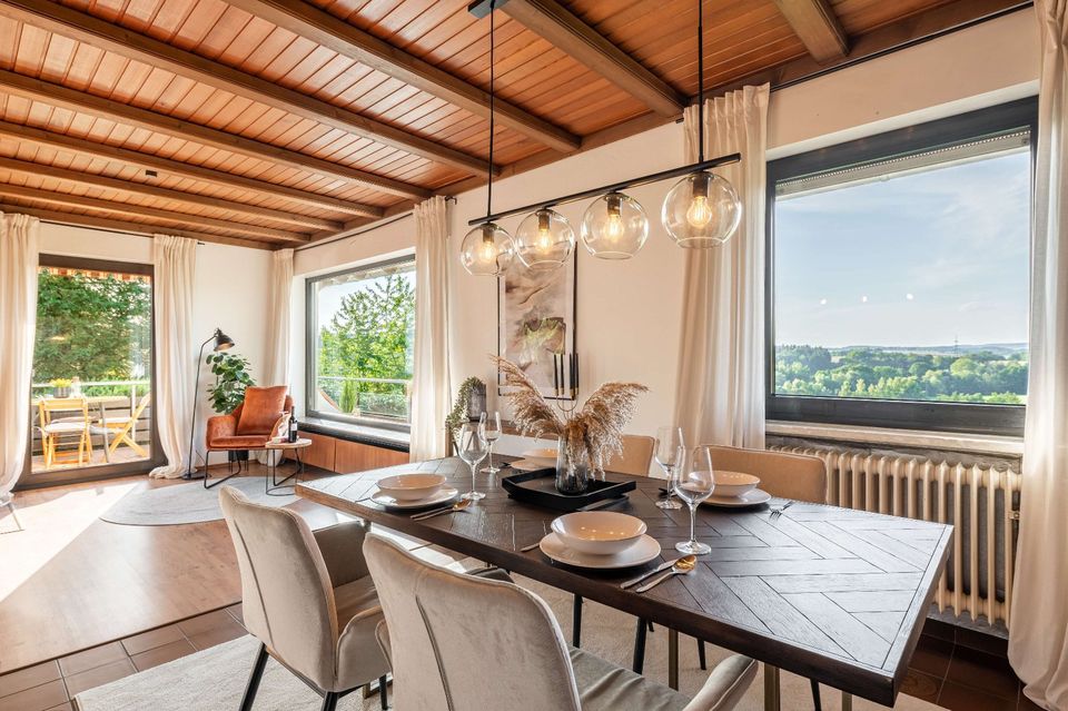 Stilvoller Bungalow mit einzigartigem Ausblick ins Tal vom Logenplatz-Balkon (käuferprovisionsfrei) in Simmern