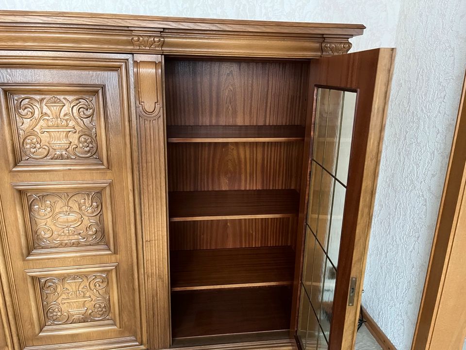 Wohnzimmerschrank Antik Eiche Massiv in Hannover