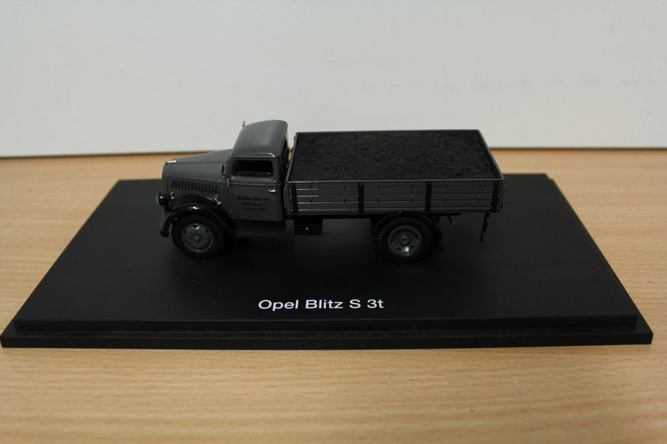 Opel Blitz S 3t LKW Kohle Schwarz Rundhauber Pritsche 1:43 Schuco in Weilmünster