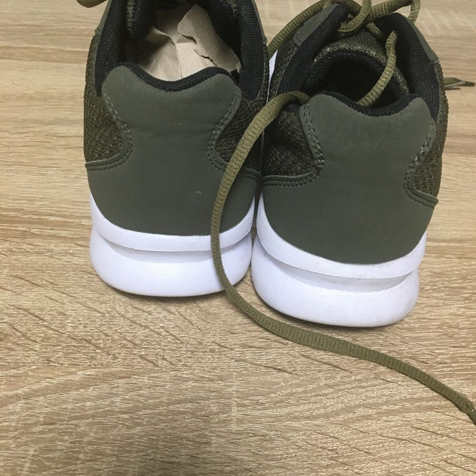 Turnschuhe/Sneaker~Oliv/Khaki~Gr.39~wNEU in Karlsfeld