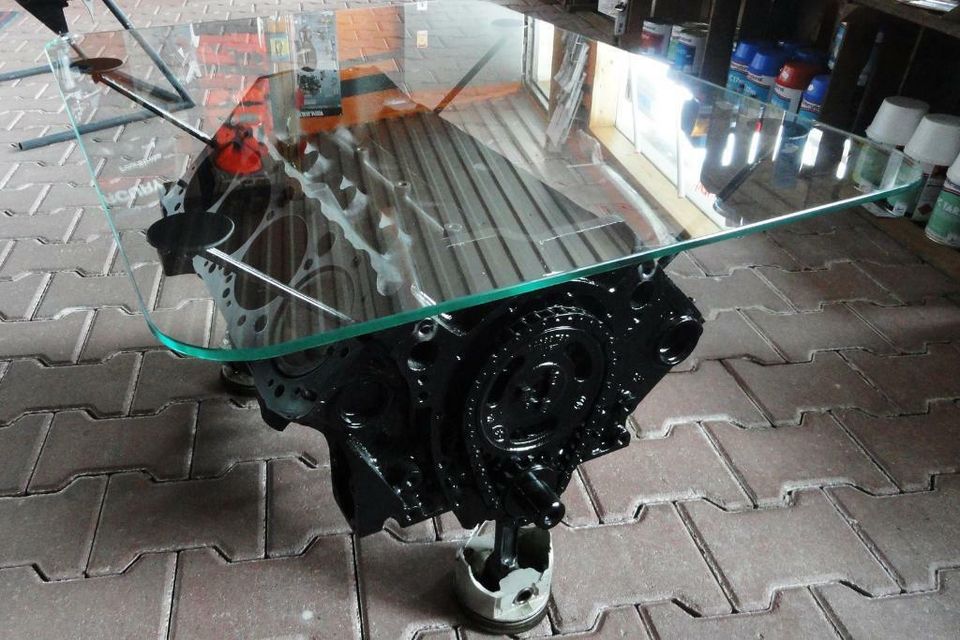 Designer -Tisch Motorblock V8 Couchtisch Glasplatte in Schorfheide
