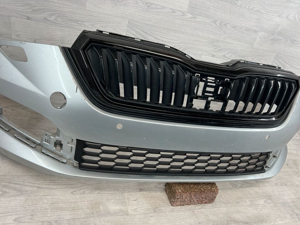 Stoßstange vorne Skoda scala mit Kühlergrill PDC 657807221 in Remscheid