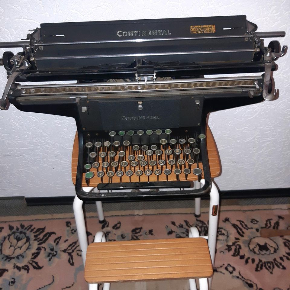 Mercedes und Continental Schreibmaschine in Gierstädt
