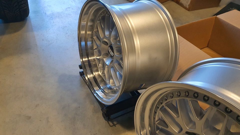 19 Zoll Felgen 5x120 9,5j + 11j BMW E39 E60 E38 E63 E31 M5 M6 in Kaufungen