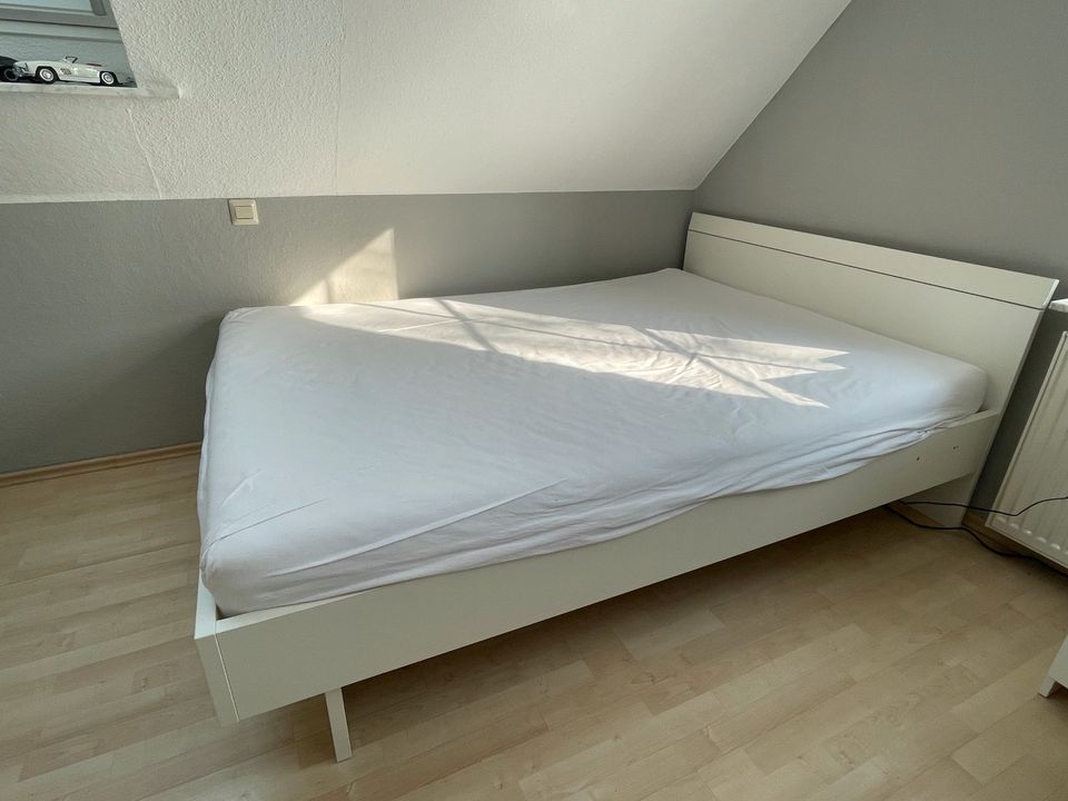 Weißes Bett 1,40x200 von Rauch in Celle