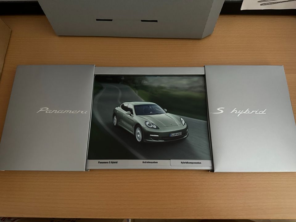 Porsche Prospekt Box: Panamera S Hybrid 2011 - 32 Seiten in Bingen