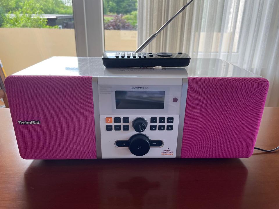 Schlagerparadies Radio TechniSat Digitradio 305 weiß pink in Düsseldorf