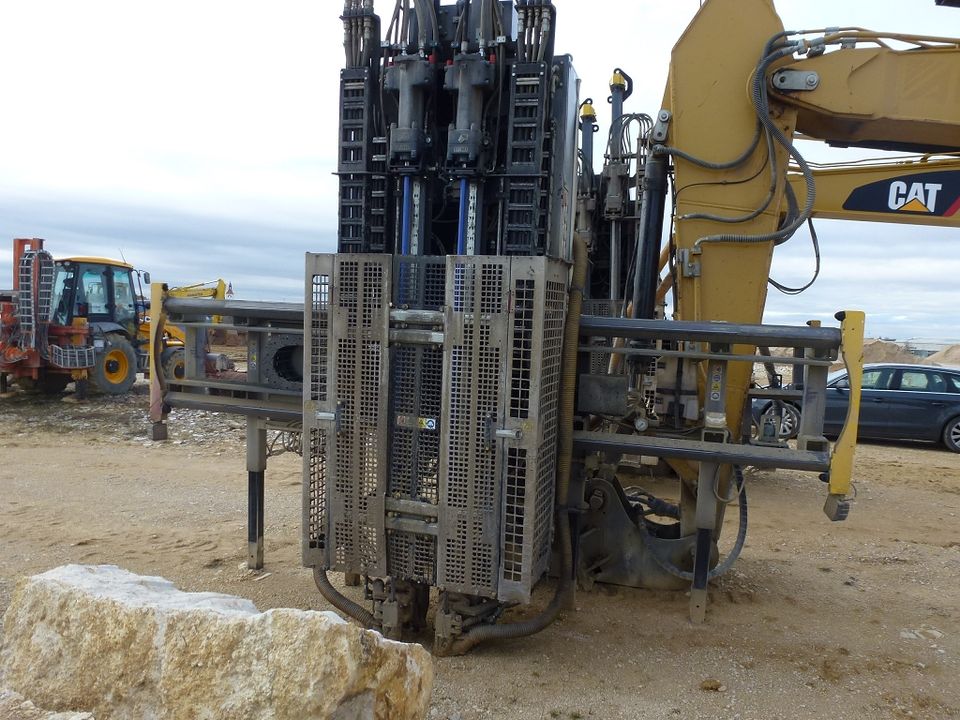 Kettenbagger CATERPILLAR & LIEBHERR mit Bohrgeräten in Eichstätt