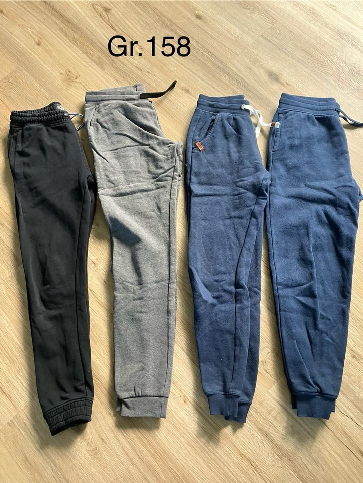 13 Hosen / Jeans/Jogginghosen Gr.158 in Reinbek