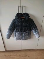 H&M Winterjacke gefüttert 134 Mond Weltall Weltraum Astronaut Hessen - Brechen Vorschau