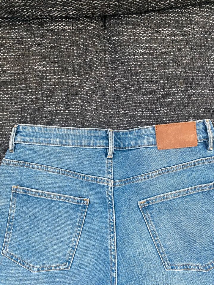 H&M Jeansshorts 36 38 kurze Hose Shorts in Leonberg