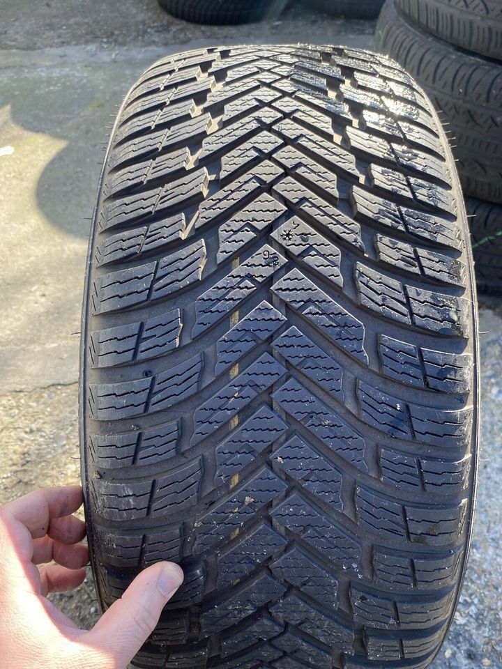 1 Stk. Nokian Allwetterreifen 245 / 40 R19 98V ca. 8mm Profil in Dinslaken