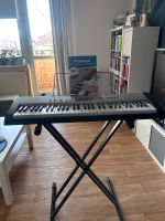 Casio Keyboard LK-130 mit Leuchtenden Tasten, Ständer und Buch Berlin - Hellersdorf Vorschau