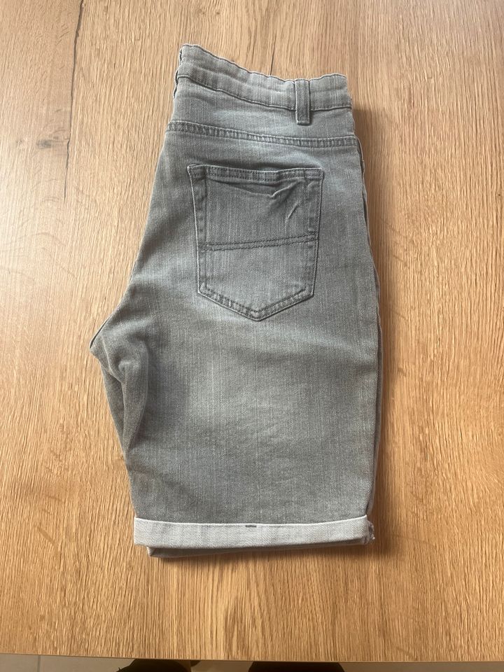 Straight Up Jeansshorts für Herren grau Gr.XL in Welfesholz