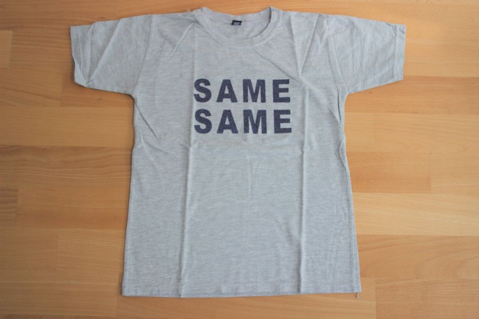 T-Shirt Print-Shirt Spruch Same same but different grau S 152 158 in Stuttgart