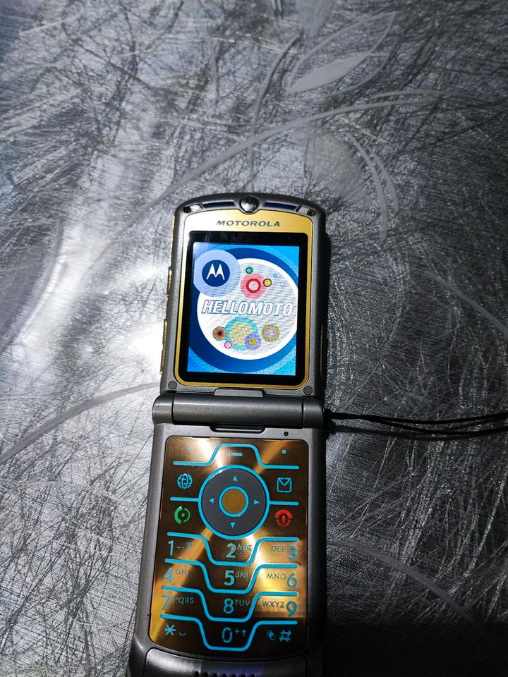 Motorola  RAZR V3i Dolce & Gabbana Gold 10 MB Ohne Simlock Smartp in Muggensturm