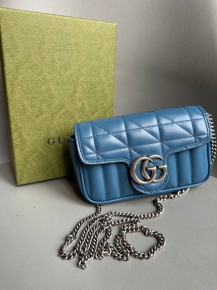 GUCCI GG MARMONT SUPER-MINI-TASCHE AUS LEDER IN BLAU in Haan