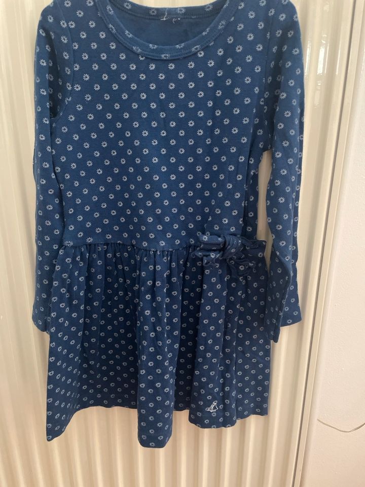 Petit Bateau  Kleid und Unterhemd Gr.104 in Sörgenloch