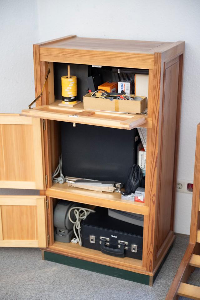 handgemachter Schrank aus Kiefer in sehr gutem Zustand in Augsburg