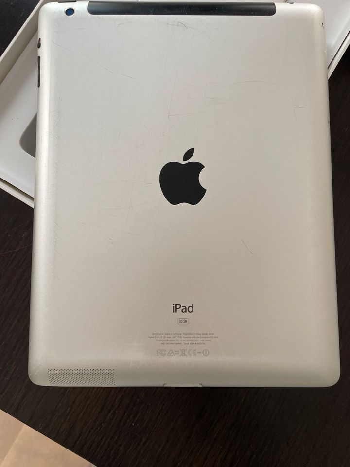 Apple iPad 3 Wifi + Cellular 32GB in Bad Soden am Taunus