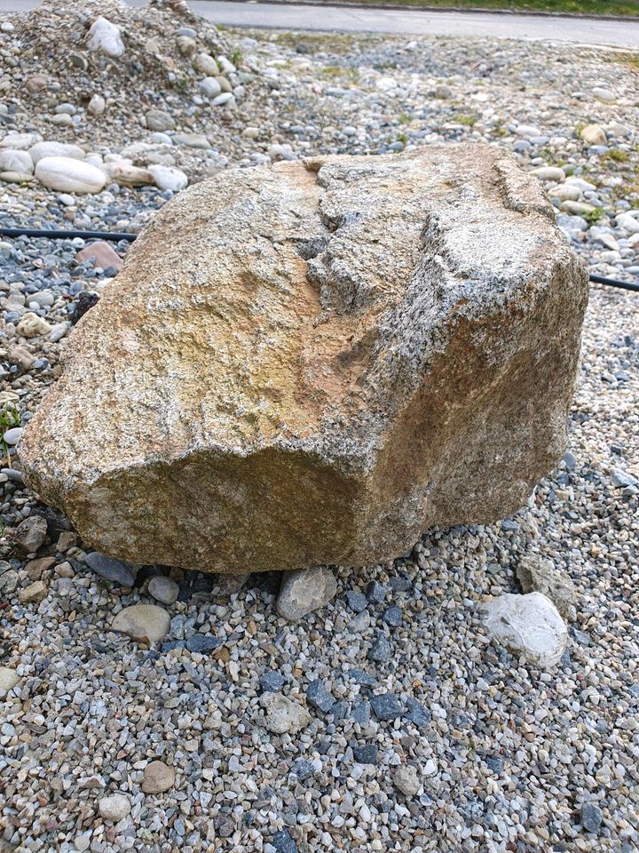 Wunderschöner Quellstein Granit gelb-grau in Malching