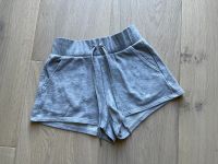 H&M Basic Mädchen Sommer Sport Shorts Hotpants grau Gr XS 146 152 Nordrhein-Westfalen - Würselen Vorschau