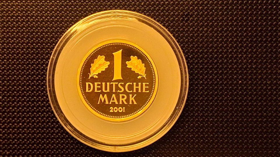 1 Deutsche Mark, Goldmünze „J“, in Original Klarsichtkapsel in Schwülper