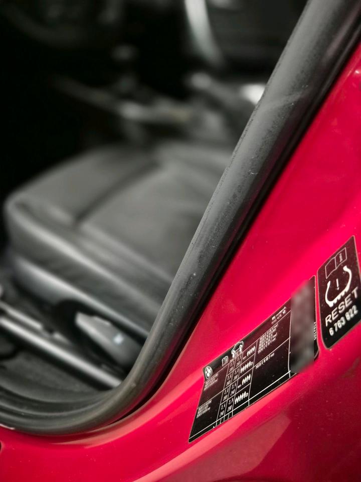 BMW 1er Facelift 118i 2.Hand/Leder/LED Griff/Start-Stop/SHZ/ in Allensbach
