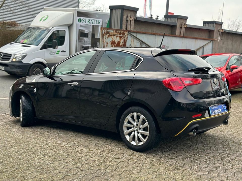 Alfa Romeo Giulietta Turismo*TÜV*ATMK*1.HAND*SCHECKHEFT*NAV in Wuppertal