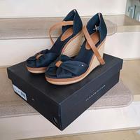 Tommy Hilfiger Elena Sandalen Gr. 40 marineblau Hessen - Hattersheim am Main Vorschau