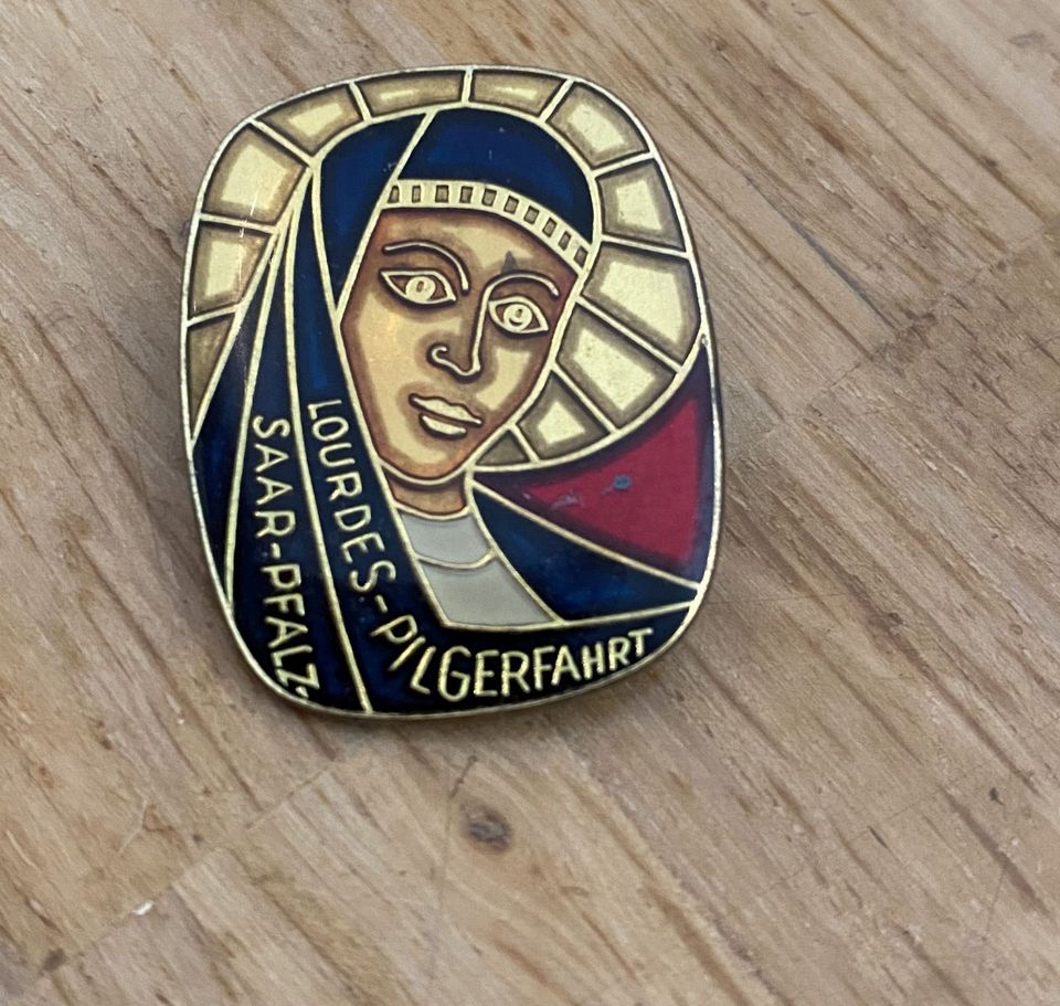 Pin Anstecknadel "Lourdes-Pilgerfahrt Saar-Pfalz" sehr schön /C in Köln