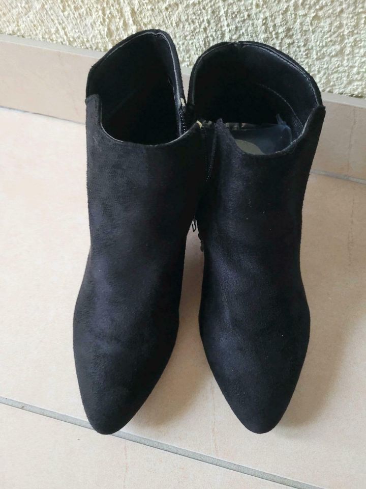 Damen Stiefelette 38 schwarz NEU in Neuwied