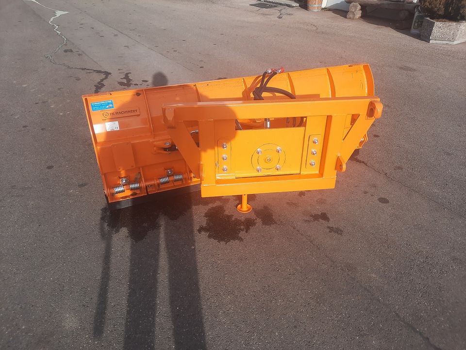 Schneeschild 2m Schneepflug Kommunal Traktor Radlader Solis in Stetten