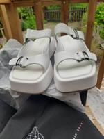 Sandalen/Pantoletten weiß, Marc Caine, Größe 39, nagelneu Wandsbek - Hamburg Volksdorf Vorschau