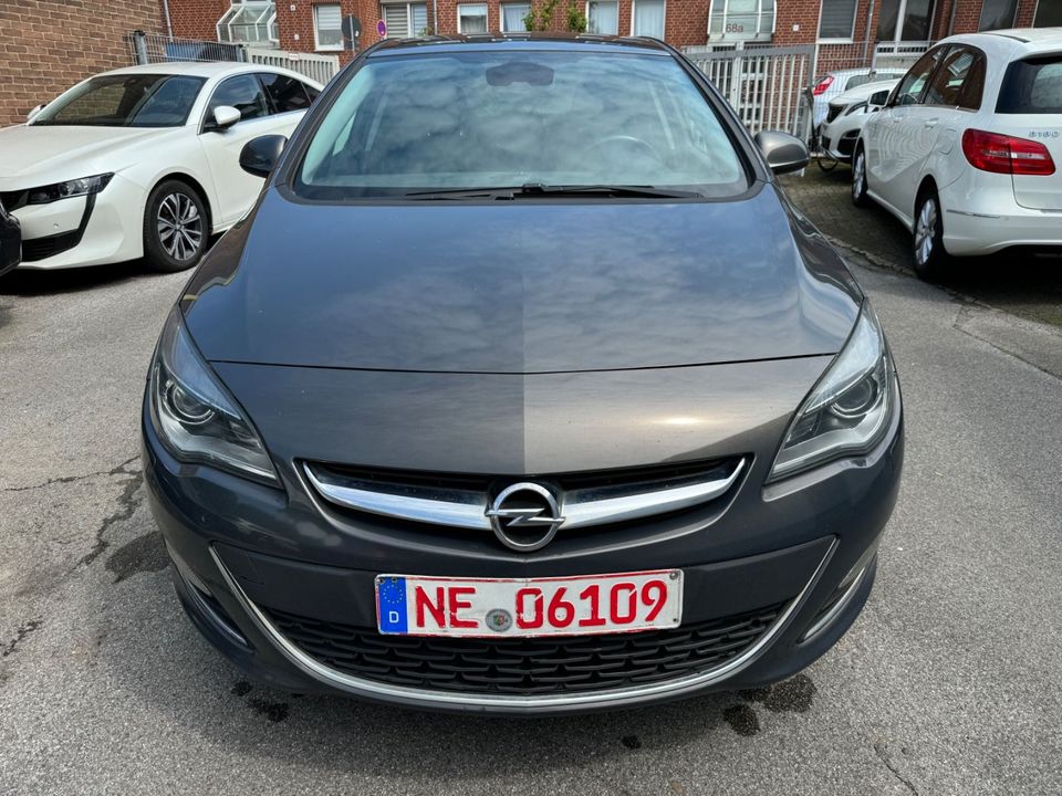 Opel Astra J Exklusiv-Navi-Xenon-Leder in Neuss