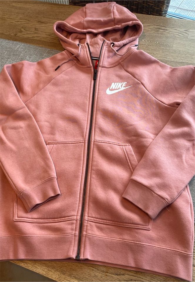 Nike Jacke in Westoverledingen