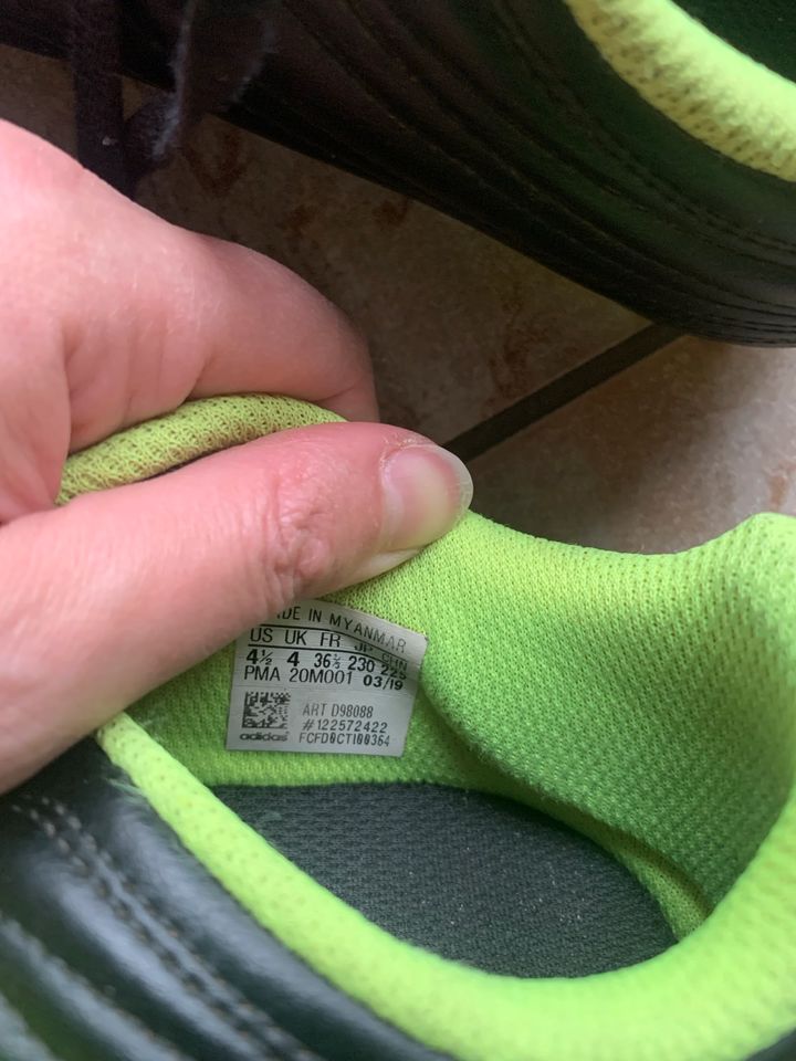 Stollenschuhe von Adidas Größe 36,5 in Weferlingen