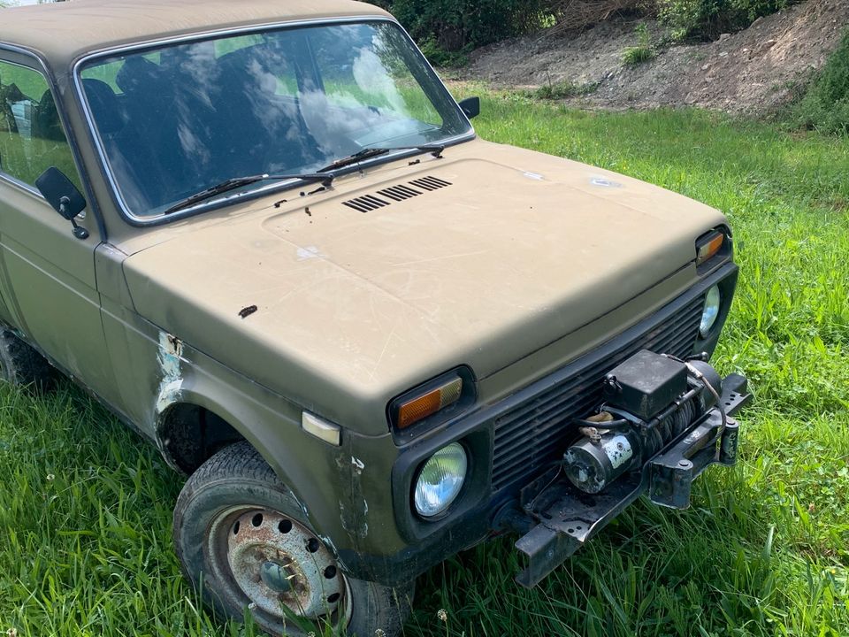 Lada Niva Bastlerfahrzeug in Blieskastel