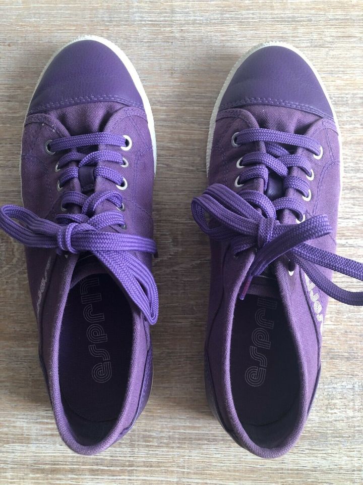 Esprit Damen Sneaker Größe 37 in lila in Soest