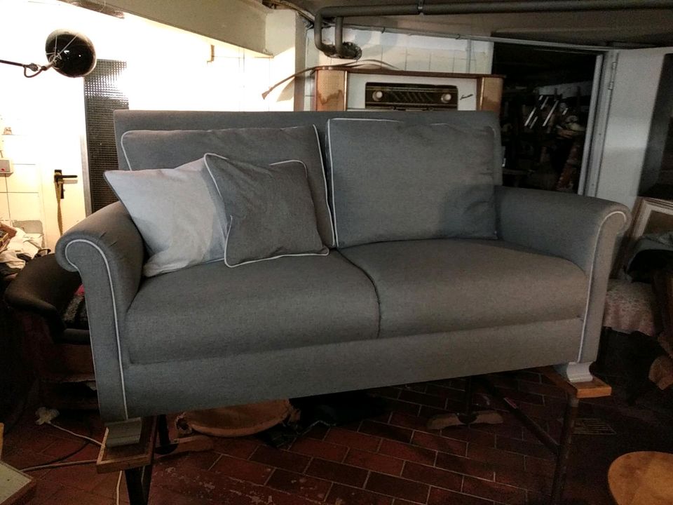 Sofa Vintage, überholt und neu bezogen in Hamburg