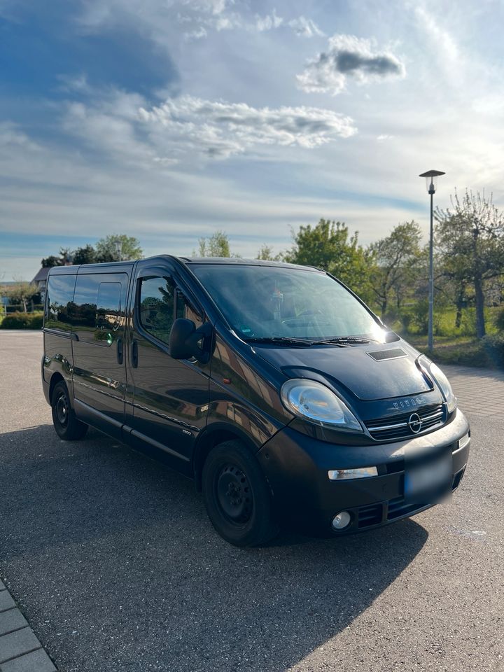 Opel Vivaro 2.5 in Giengen an der Brenz