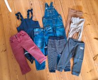 Hosen Paket Jeans Latzhose Jogginghose Matschhose/Regenhose 92 Berlin - Pankow Vorschau