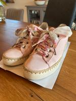 Bugatti Schuhe Sneaker schick rosa Schleife Blumen Nordrhein-Westfalen - Kreuztal Vorschau