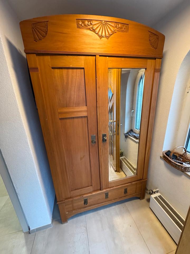 Kleiderschrank Jugendstil Gründerzeit Jahrhundertwende antik in Tuttlingen