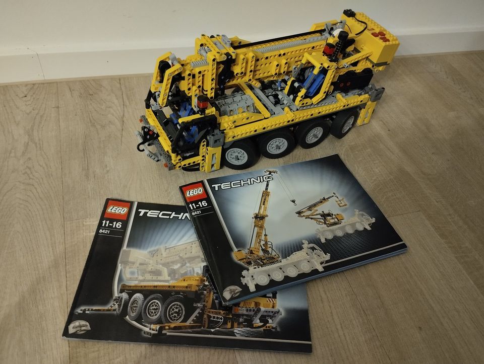 LEGO Technik Pneumatischer Kranwagen 8421 in Kleve