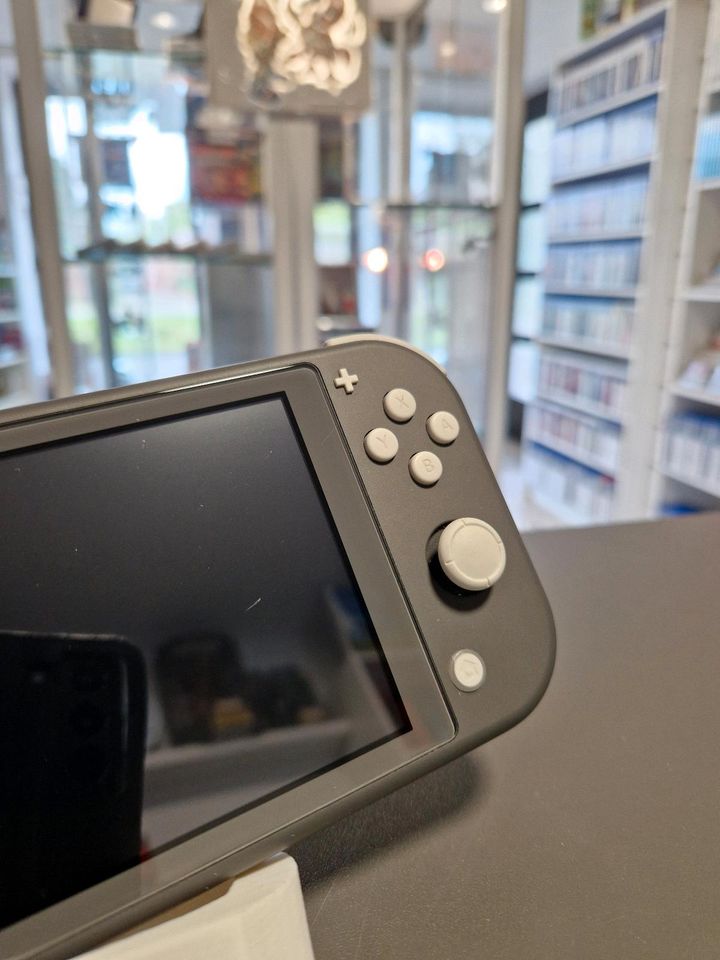 Nintendo Switch Lite Handheld Grau inkl. 256GB MicroSD in Rhauderfehn